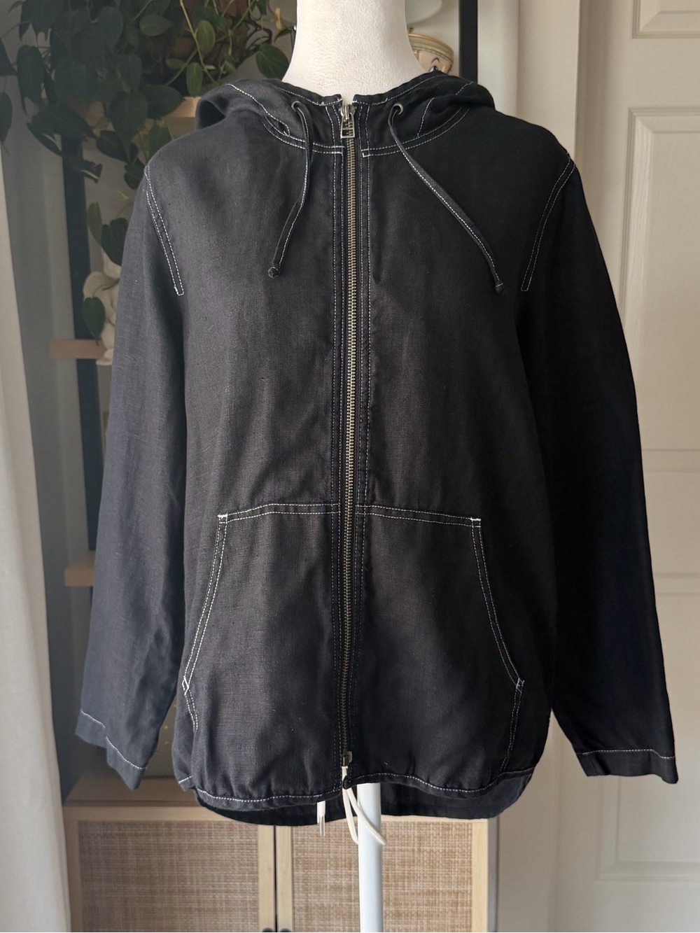 Chico’s 100% Linen Hooded Jacket Size 2 Black Contrast Stitch Zip